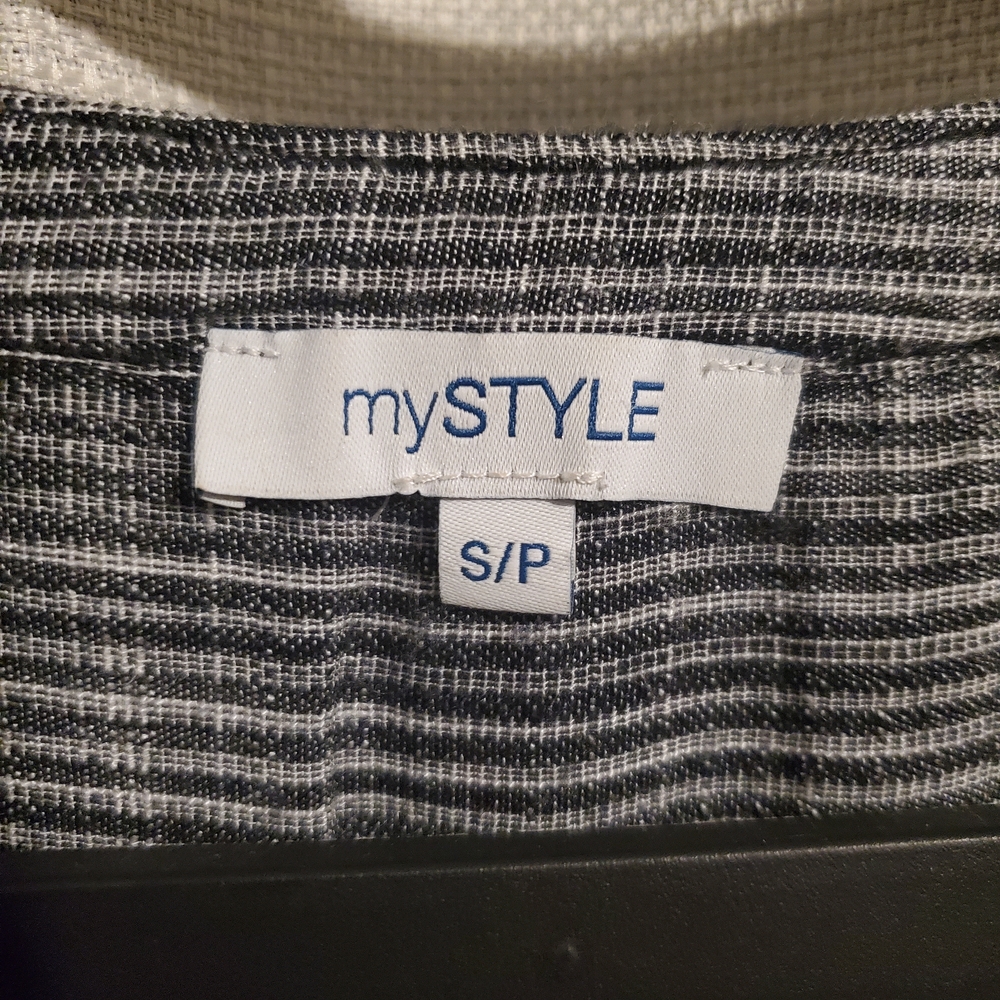 (4/$20) MyStyle Women's Gray Striped Top - Picture 6 of 10